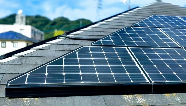 太陽光発電義務化と省エネルギー法：法律的視点からをイメージできる写真