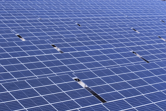 10kW以上の太陽光発電設置のメリットをイメージできる写真