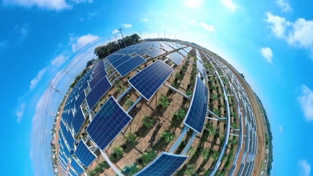 太陽光エネルギーの仕組み: 自然のパワーを利用するをイメージできる写真