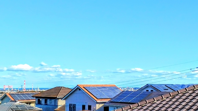 太陽光発電の固定資産税適用パターンをイメージした写真