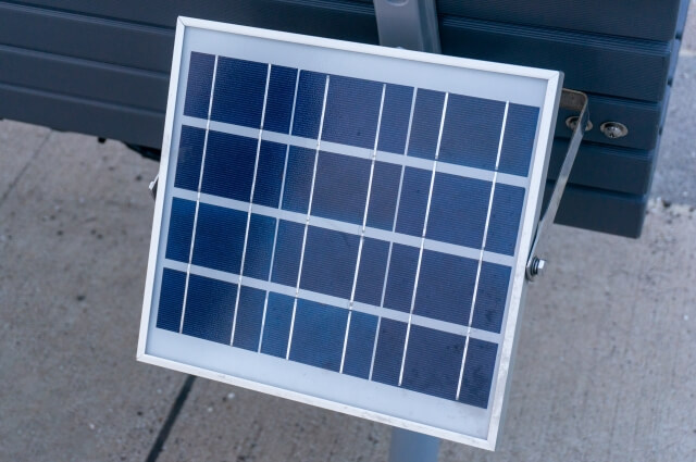 置くだけで手軽に利用できる太陽光発電セットのメリットとは？をイメージできる写真